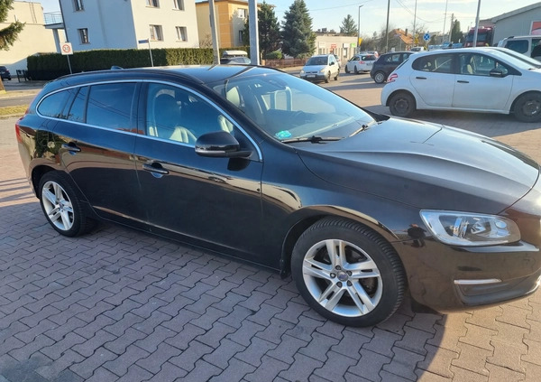 Volvo V60 cena 45000 przebieg: 244000, rok produkcji 2016 z Bydgoszcz małe 211